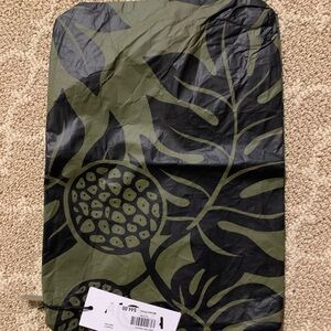 NWT ALOHA Collection Holomua Mid